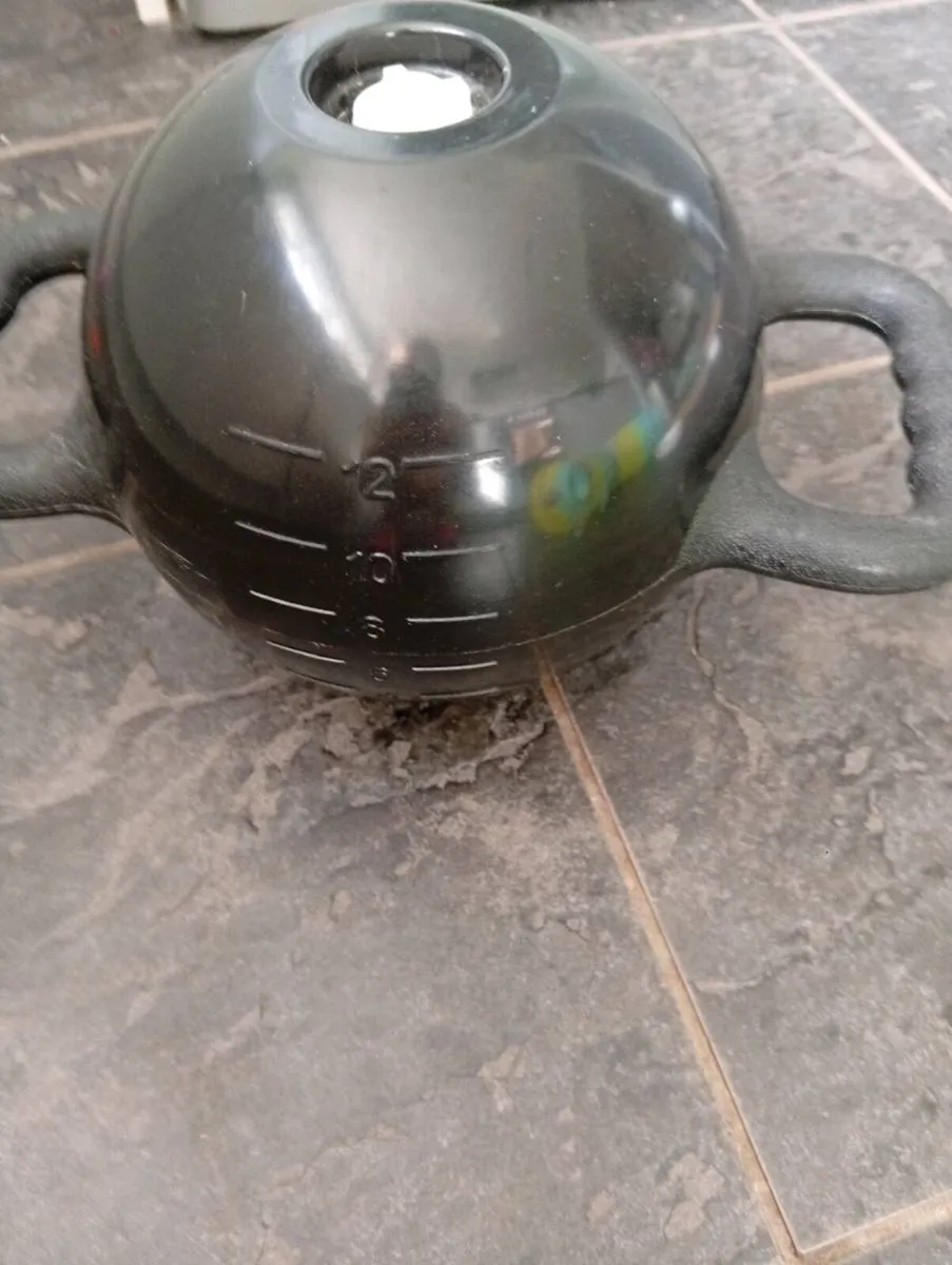 Water adjustable kettlebell free