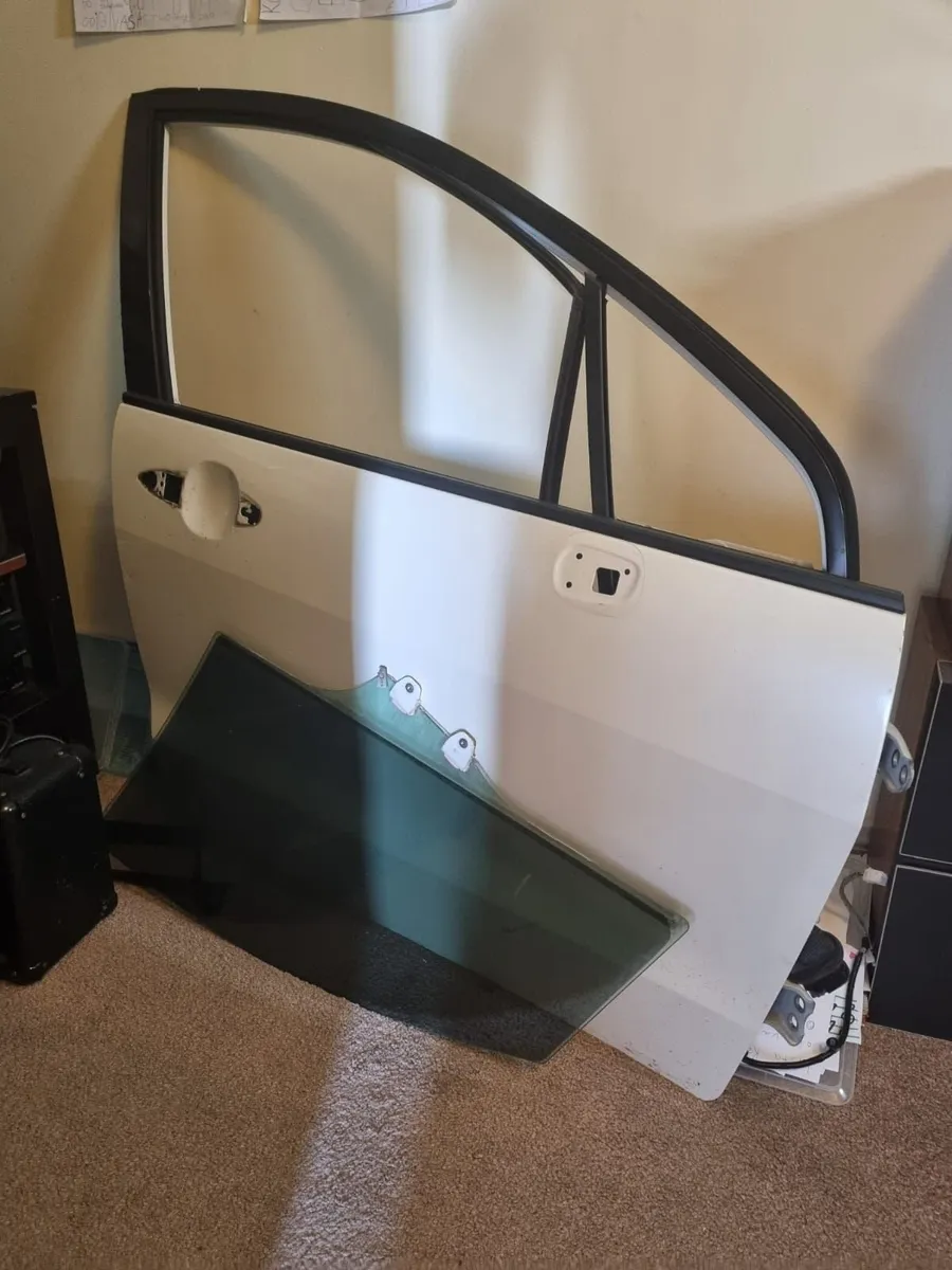 Honda Stream 2010 driver's doors. - Image 1