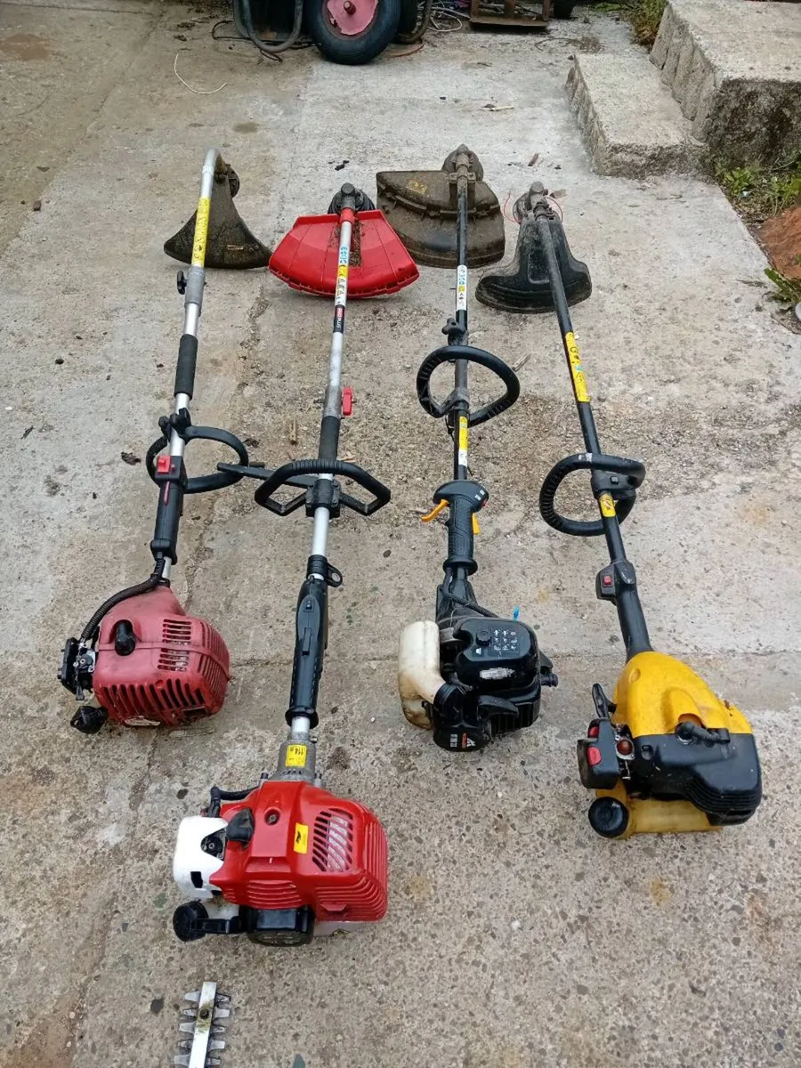 GARDEN EQUIPMENT - Image 1