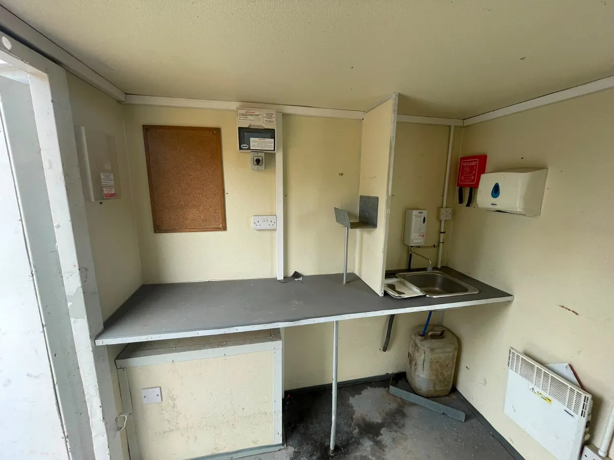 Towable Welfare Unit - Image 3