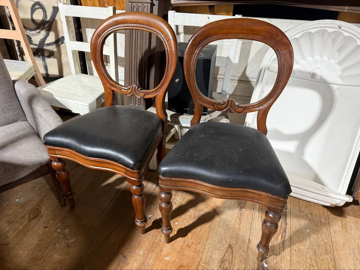 6 Balloon Back Chairs . - Image 1