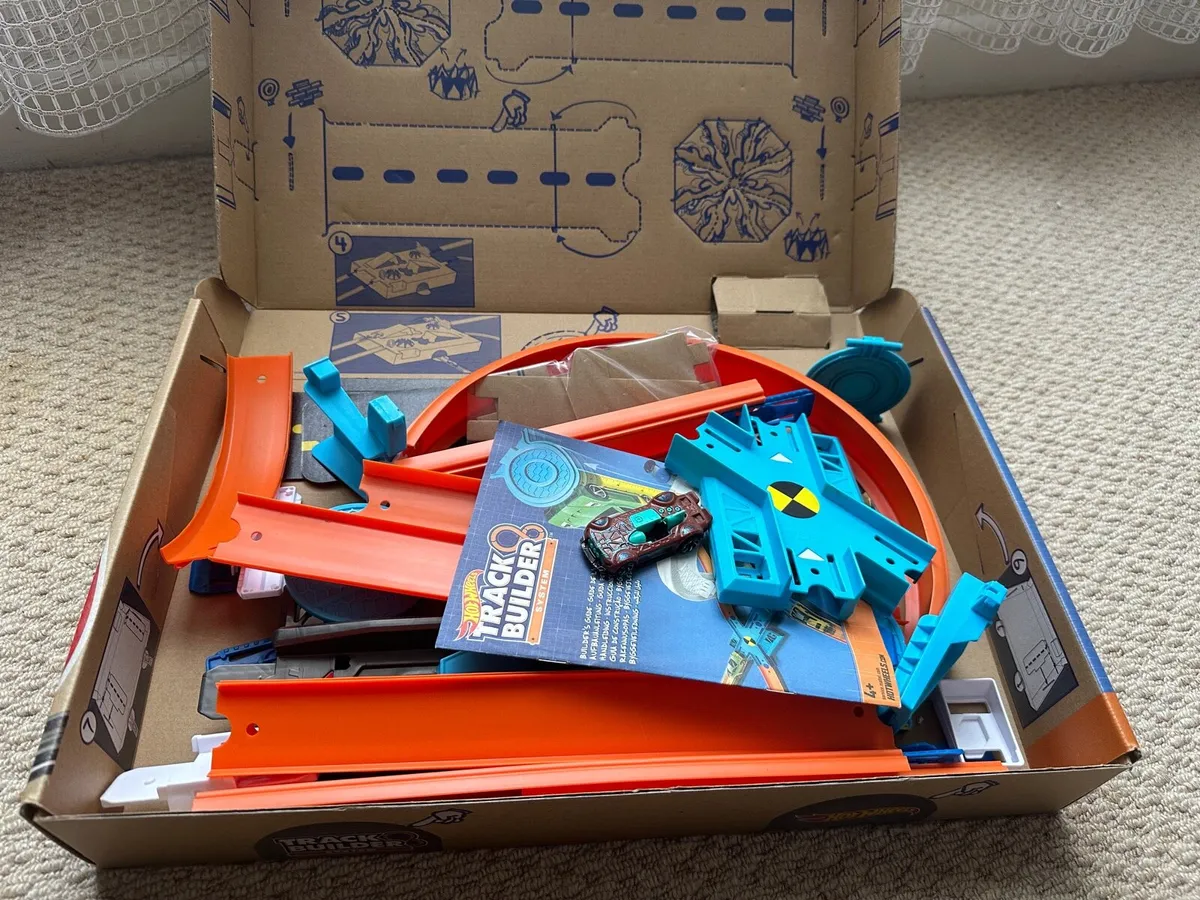 Hot Wheels Set - Image 2