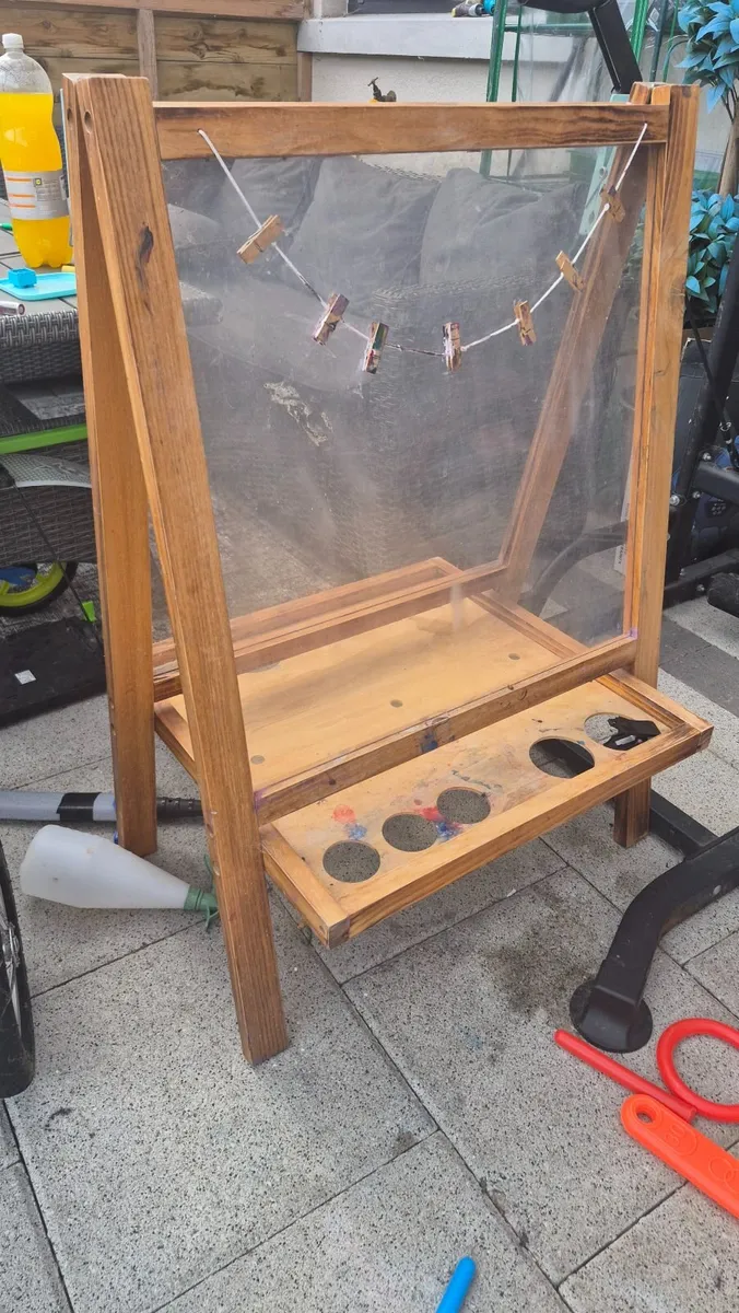 Easel