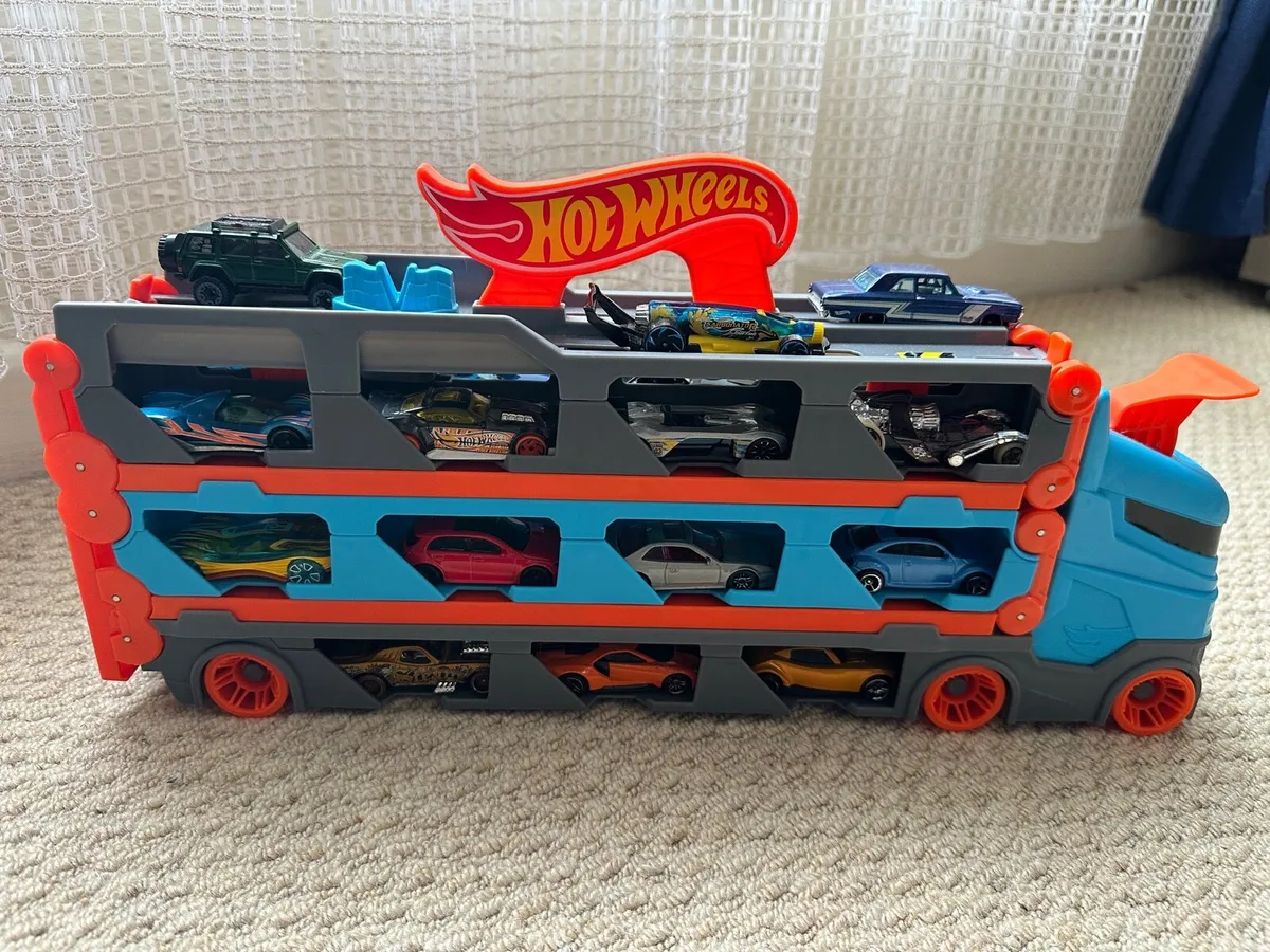 Hotwheels Truck Set With Many Extra Cars - Image 3