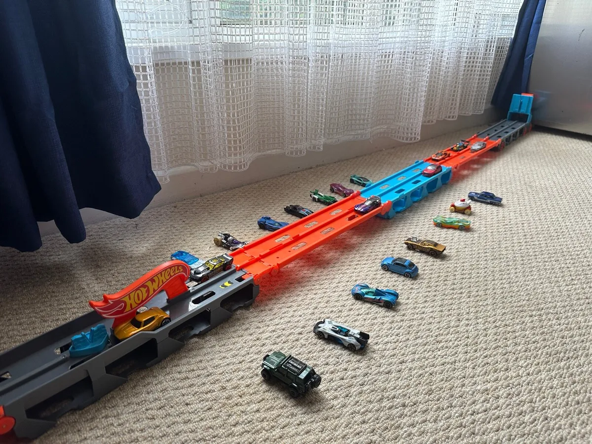 Hotwheels Truck Set With Many Extra Cars - Image 2