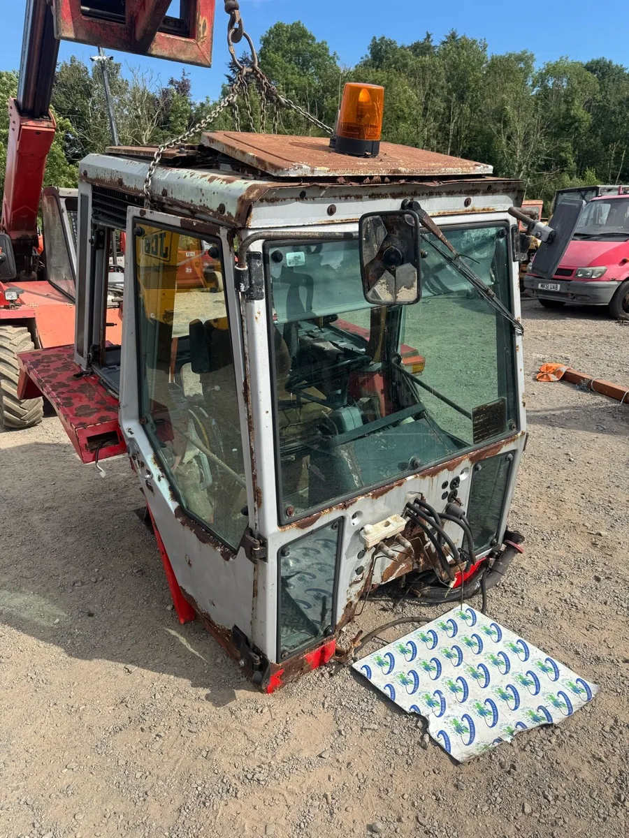 Massey Ferguson 600 Series Cab - Image 2