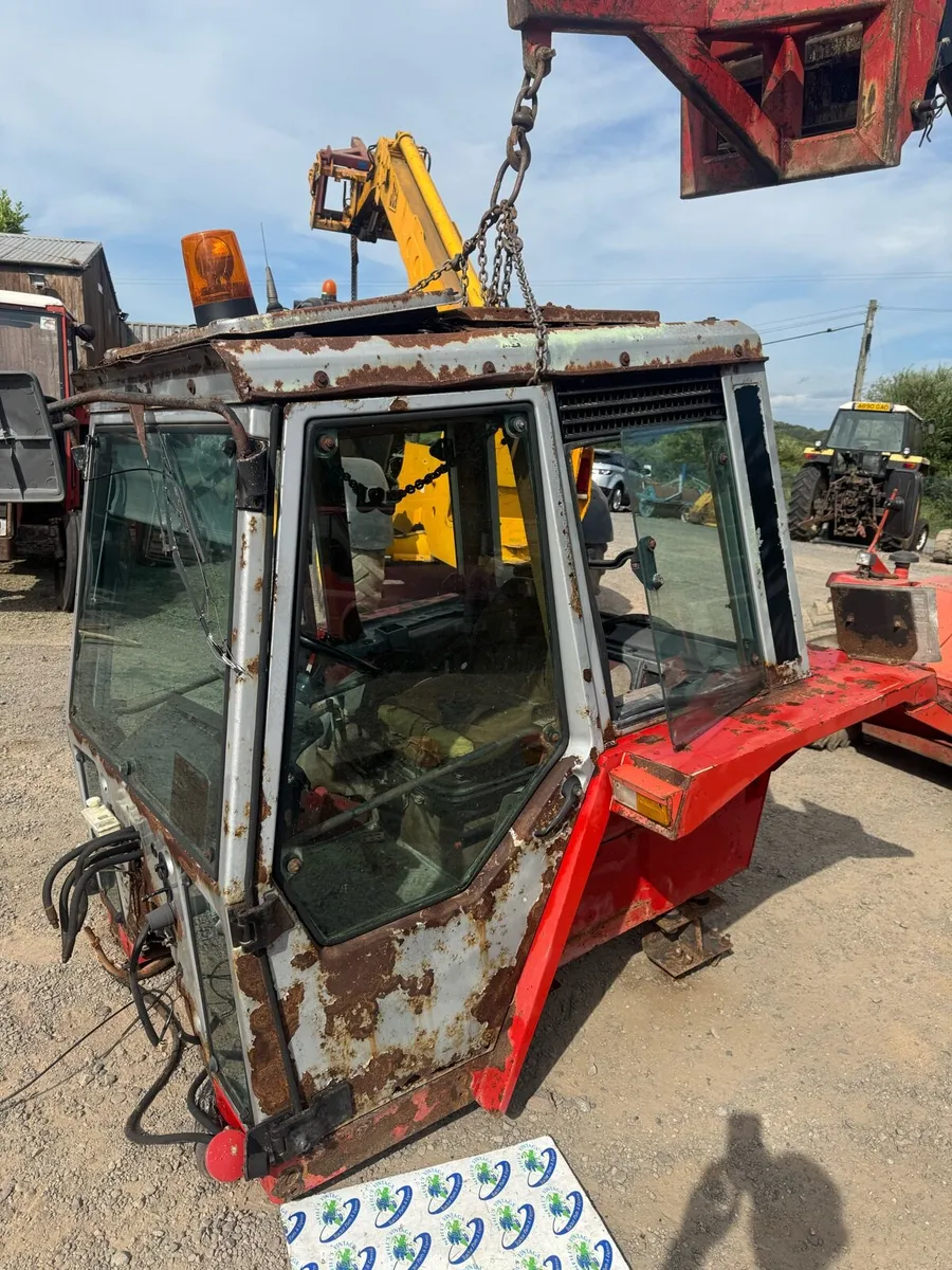 Massey Ferguson 600 Series Cab - Image 4