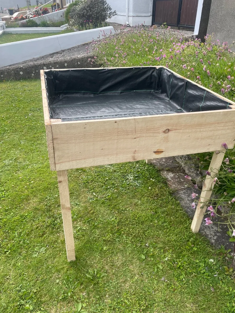 Raised wooden planter - Image 1