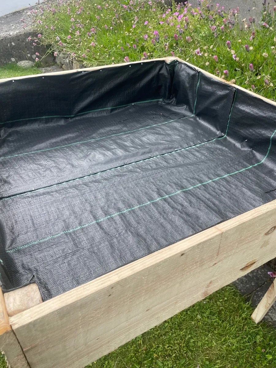 Raised wooden planter - Image 2