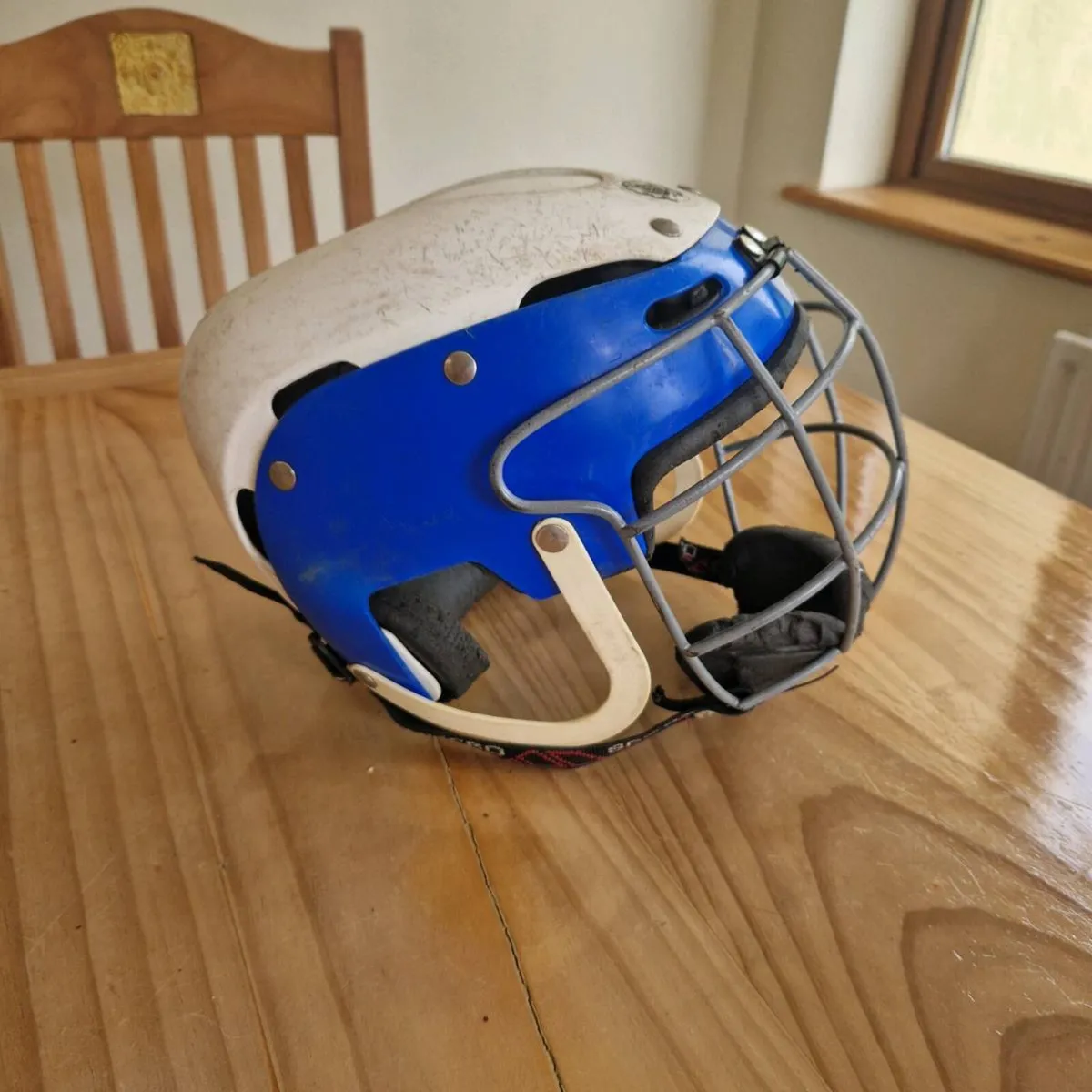 Junior hurling helmet - Image 1