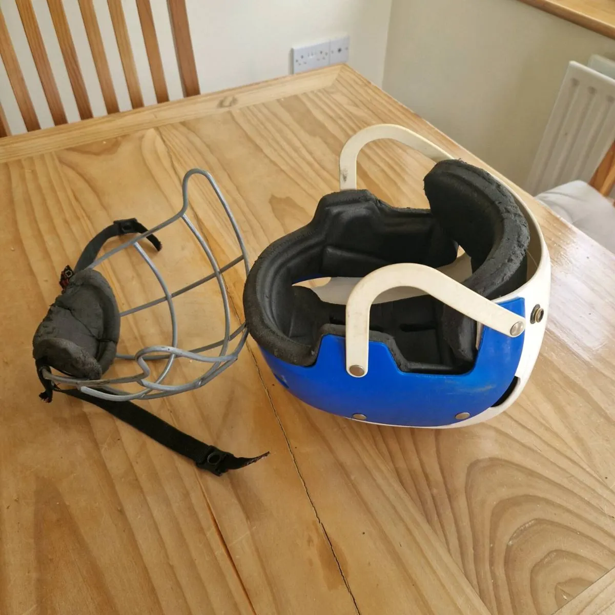 Junior hurling helmet - Image 3
