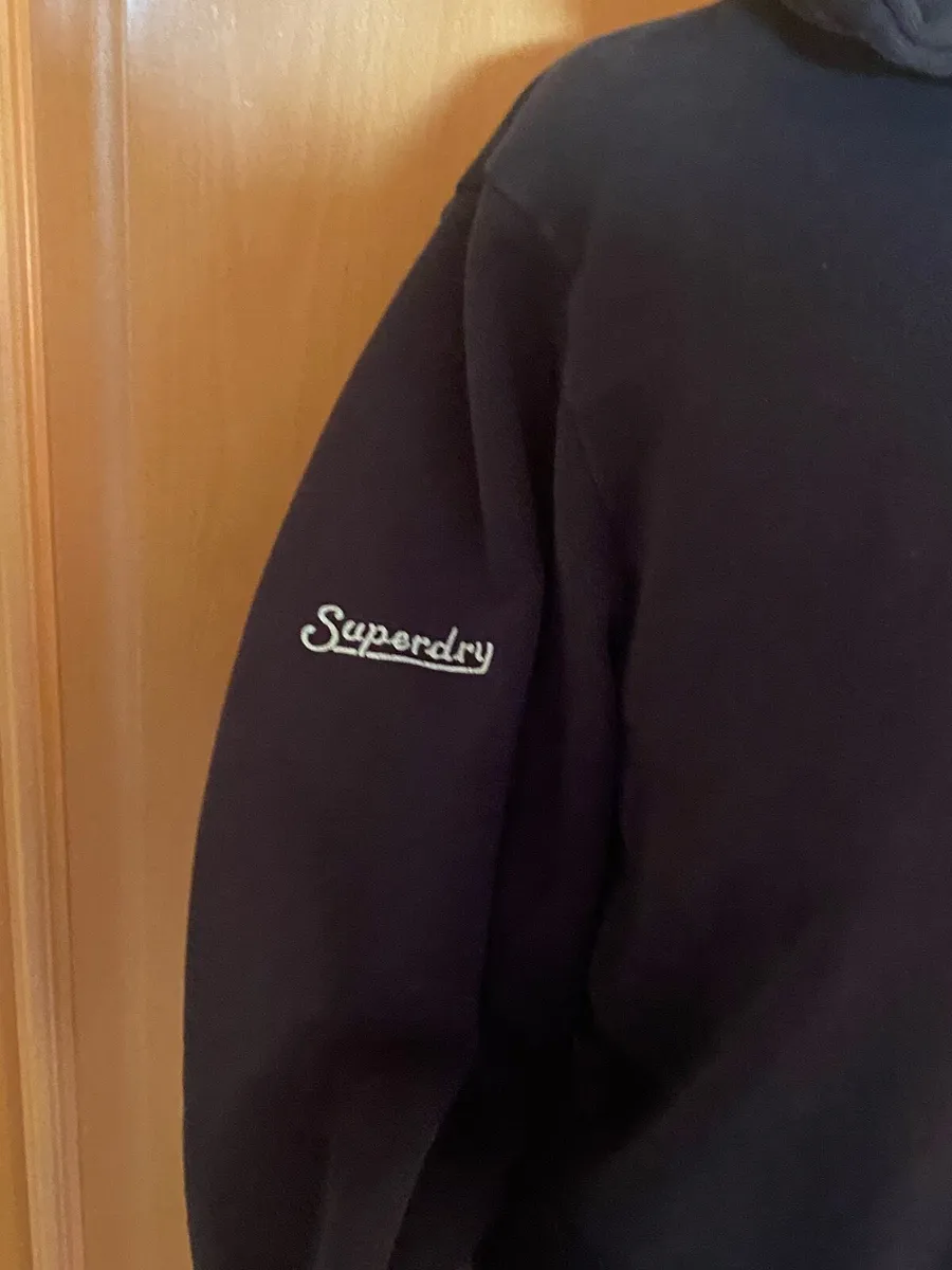 Superdry black hoodie w/ design - Size M - Image 3