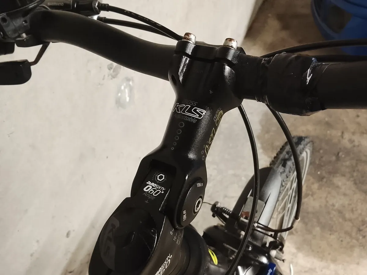 Brand new hybrid bike, loaded with extras - Image 3