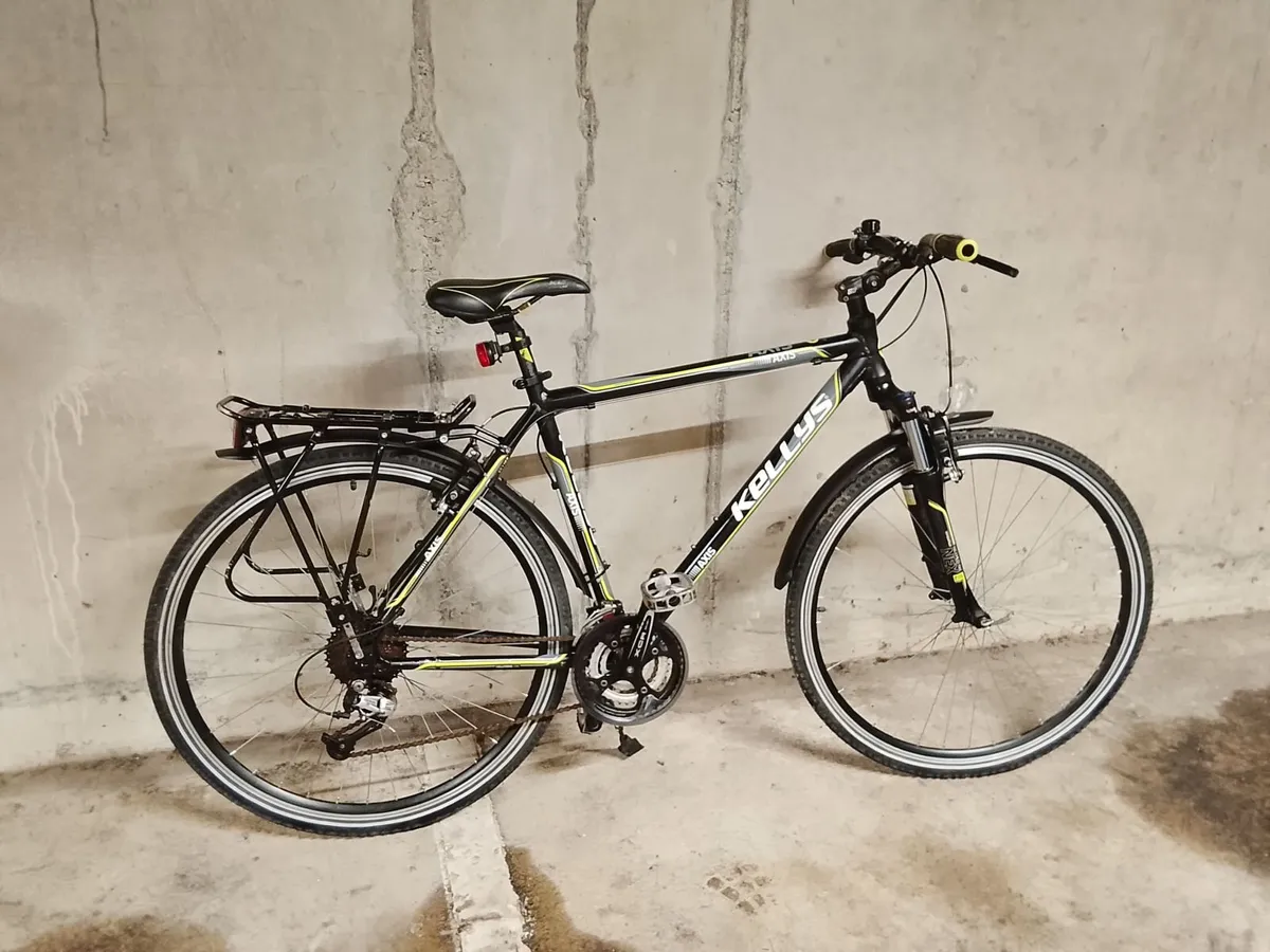 Brand new hybrid bike, loaded with extras - Image 1