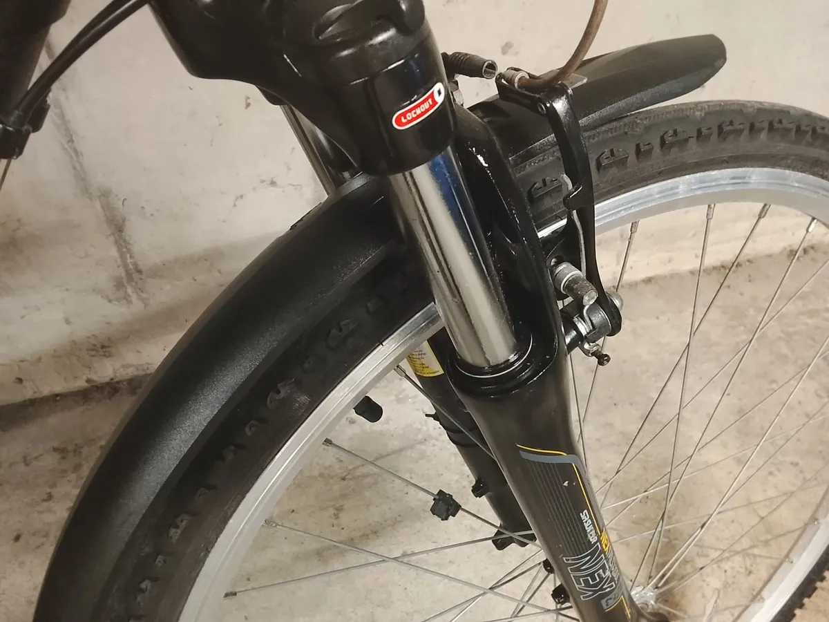 Brand new hybrid bike, loaded with extras - Image 4