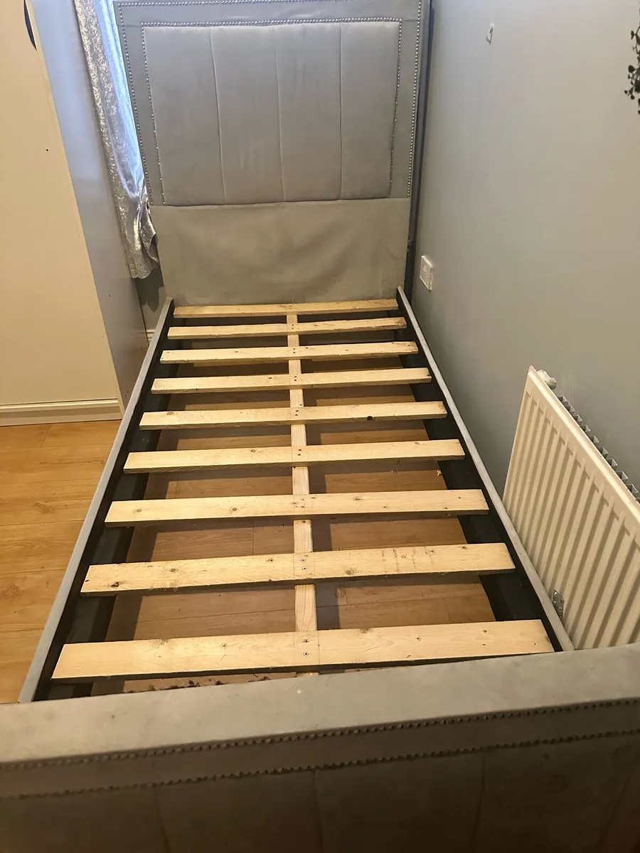 Single bed - Image 2