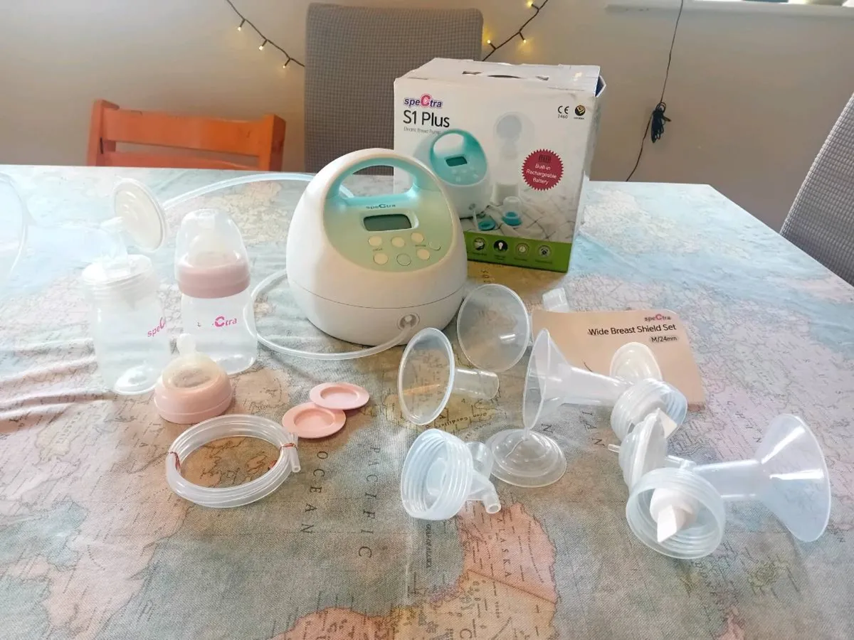 Breast pump and accessories - Image 2
