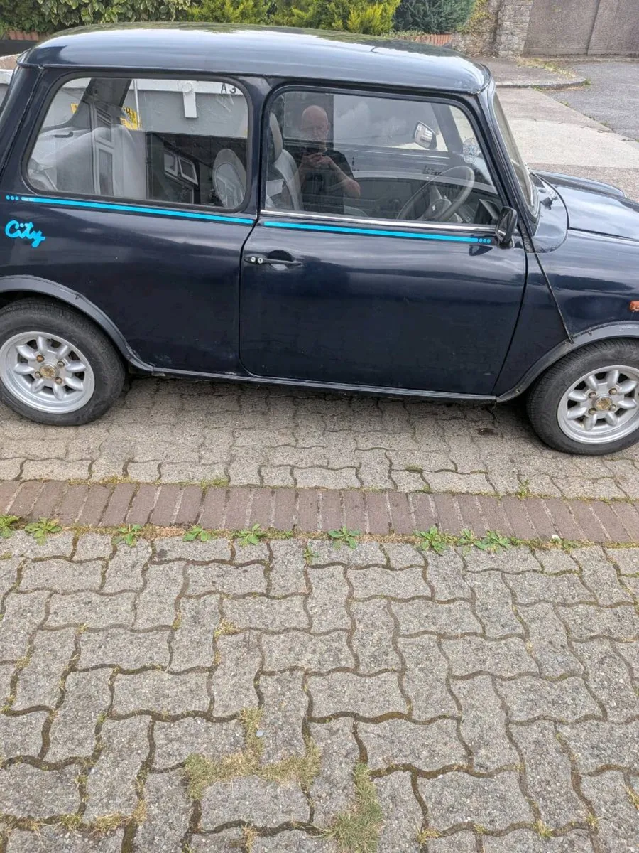 Vintage car - Image 2