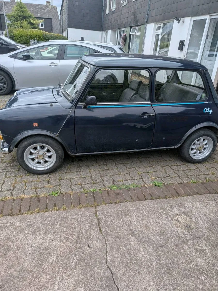Vintage car - Image 3