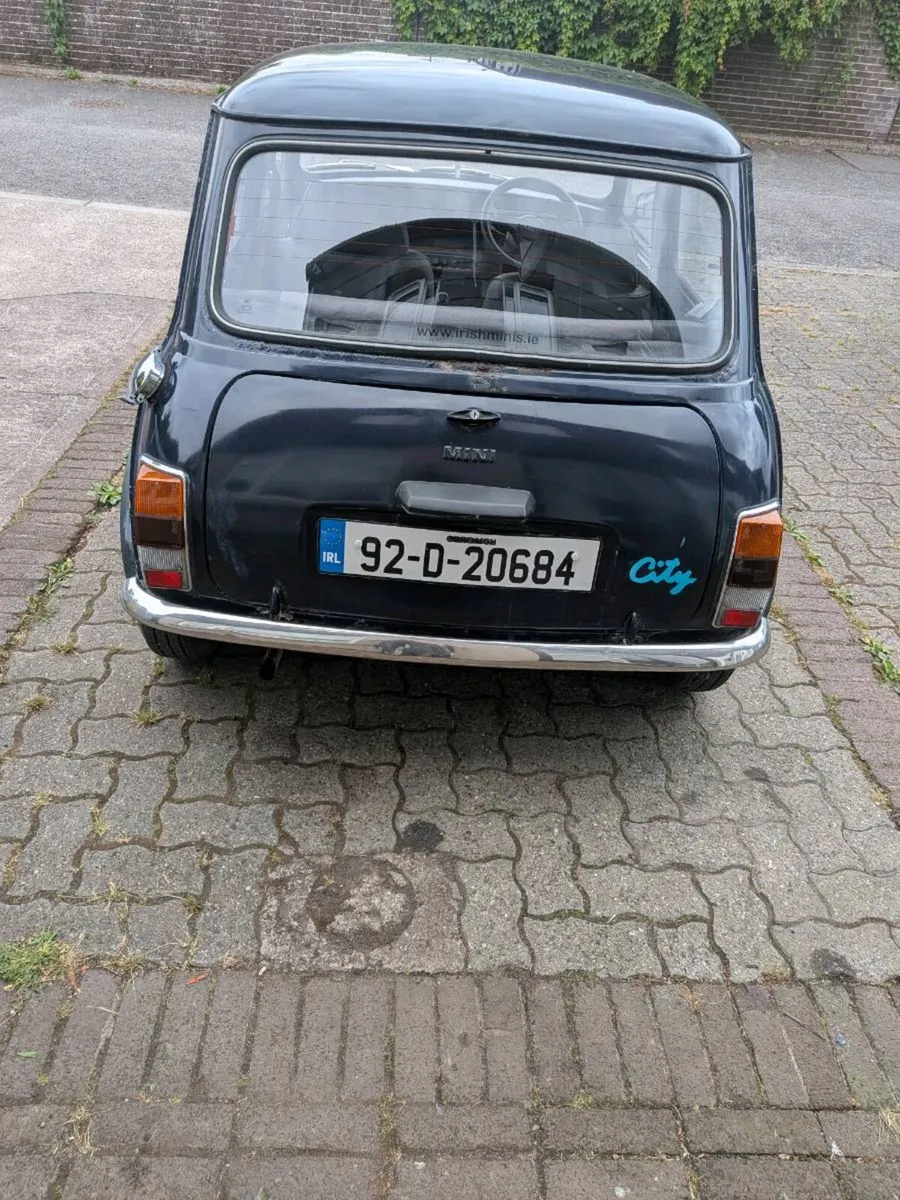 Vintage car - Image 4