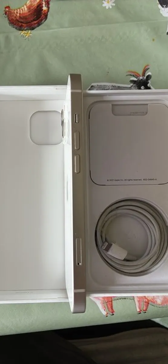 iPhone 13 - Image 2