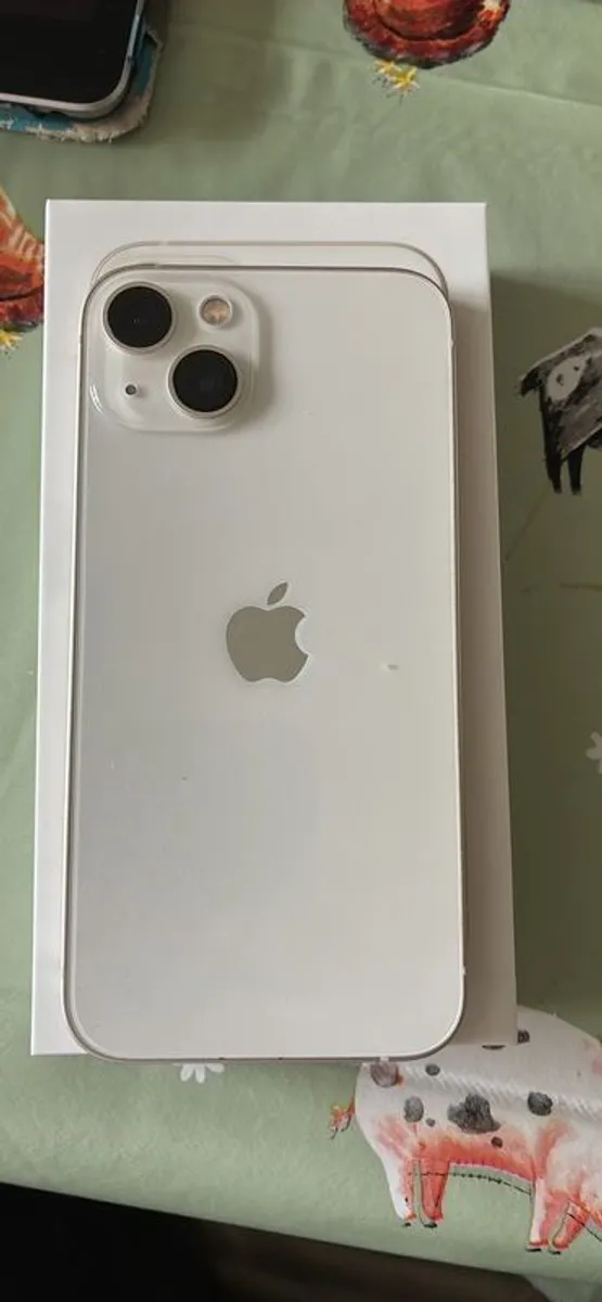 iPhone 13 - Image 4