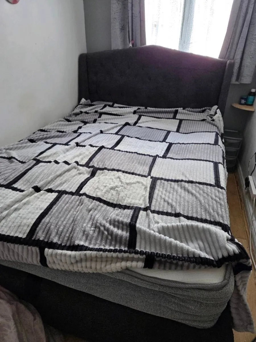 Double storage bed - Image 1