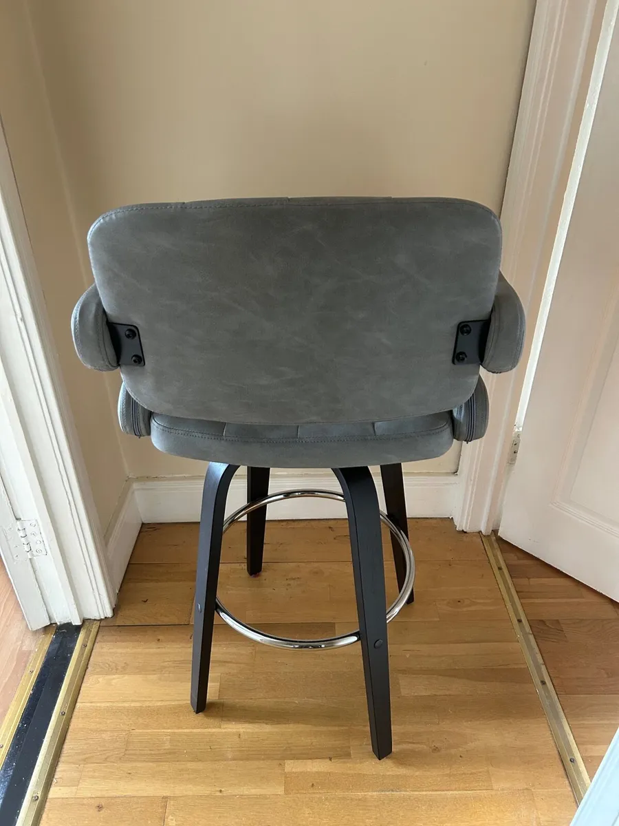 Swivel bar stools - Image 2