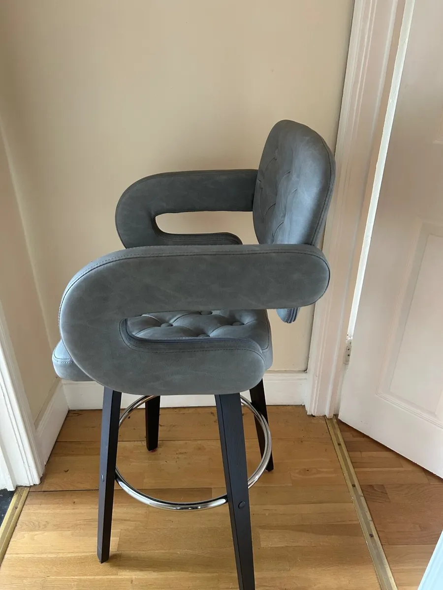 Swivel bar stools - Image 3