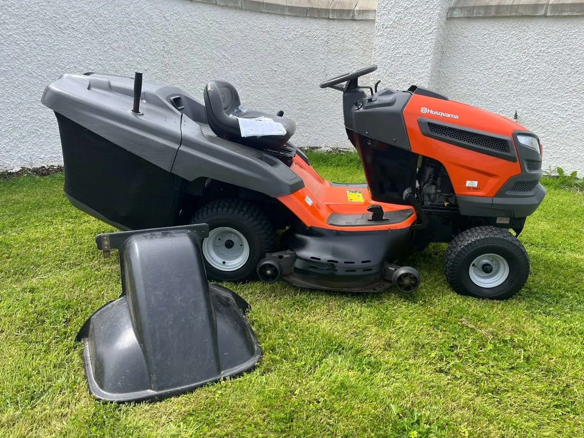 Husqvarna 22hp 42inch cut ride on mower - Image 2
