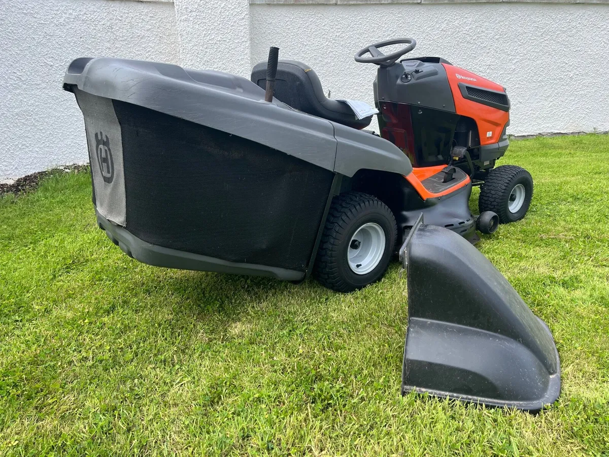 Husqvarna 22hp 42inch cut ride on mower - Image 4