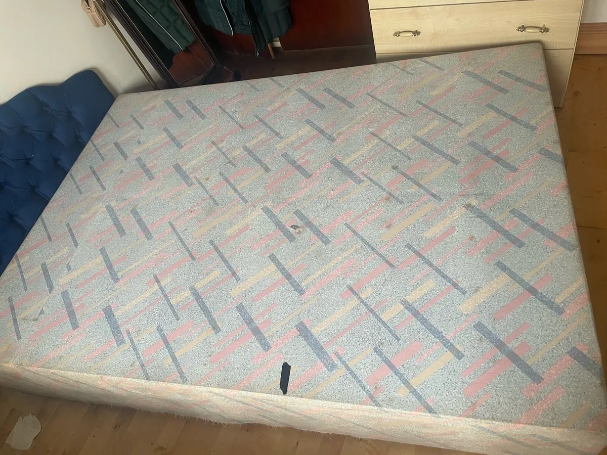 Double and single beds with mattresses - Image 2