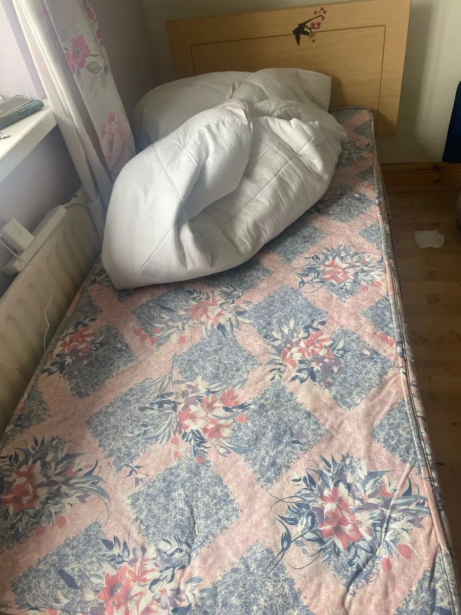 Double and single beds with mattresses - Image 3