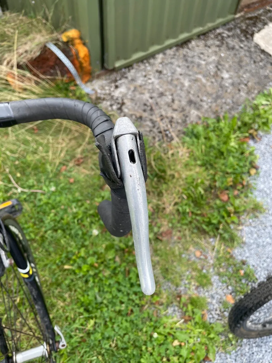 Very good condition racing bike PRICE NEGOTIABLE - Image 3
