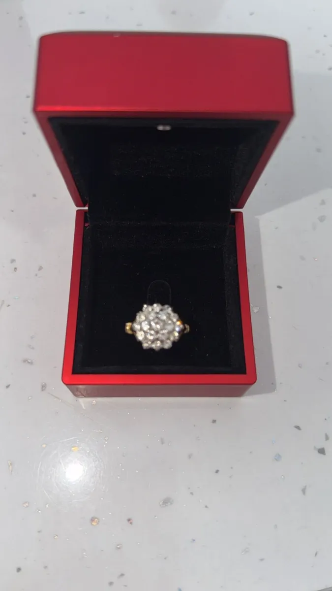 Gold engagement ring - Image 1