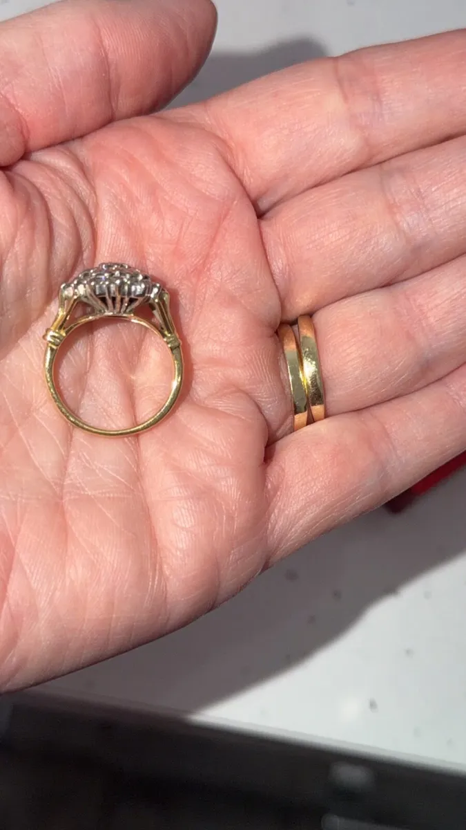 Gold engagement ring - Image 3