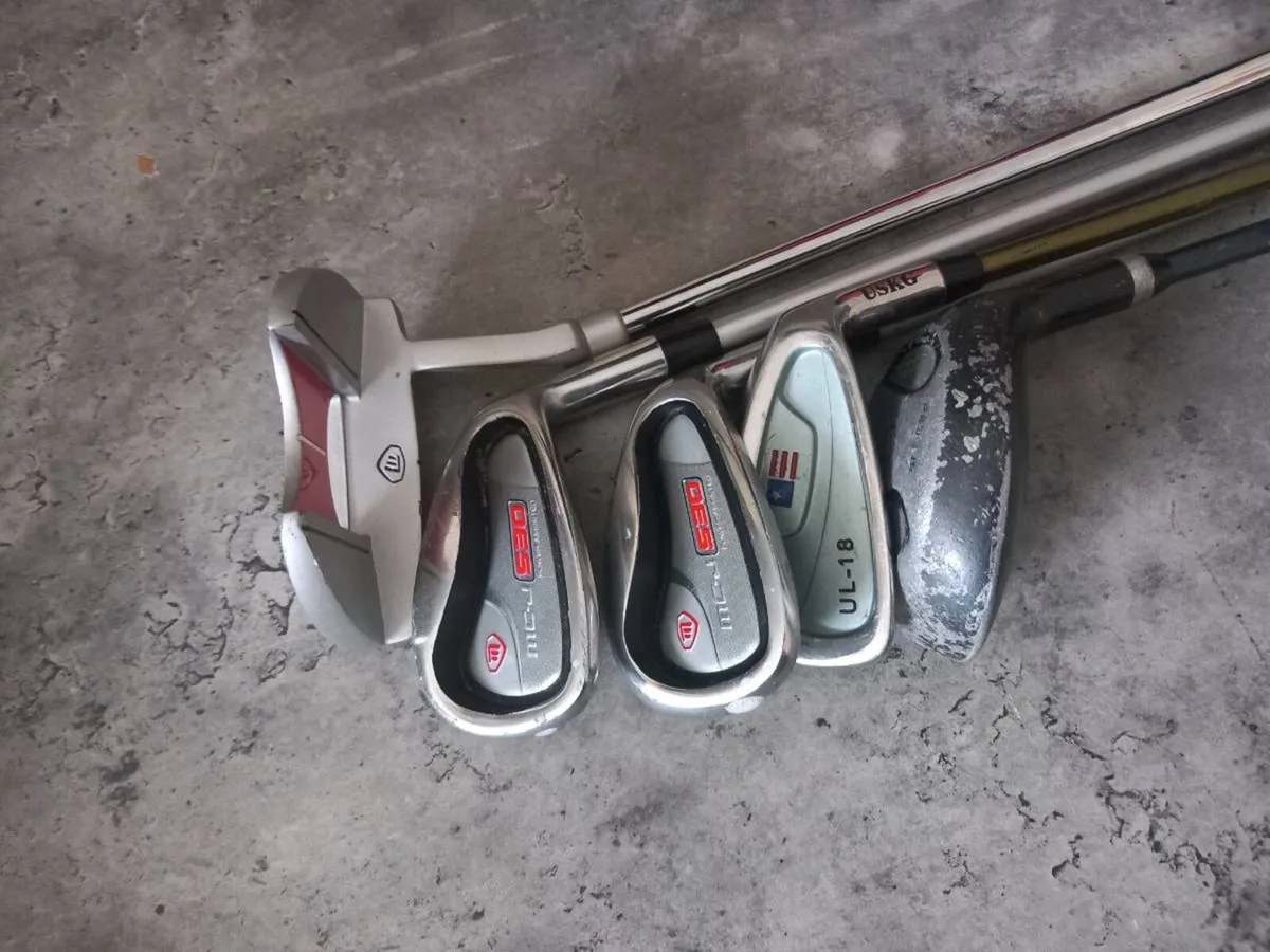 Junior golf clubs and bag. Right handed. - Image 4