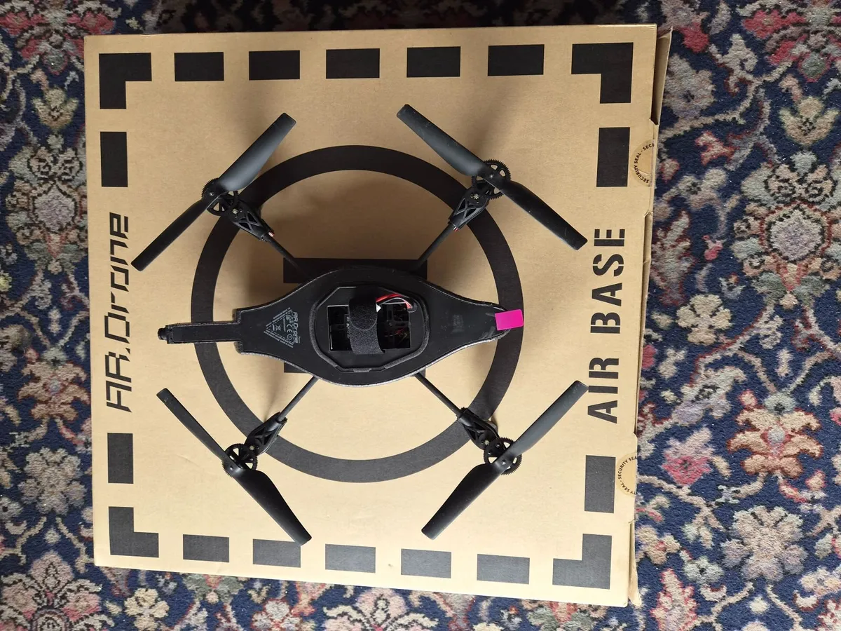 AR Parrot Drone like new complete in box - Image 2