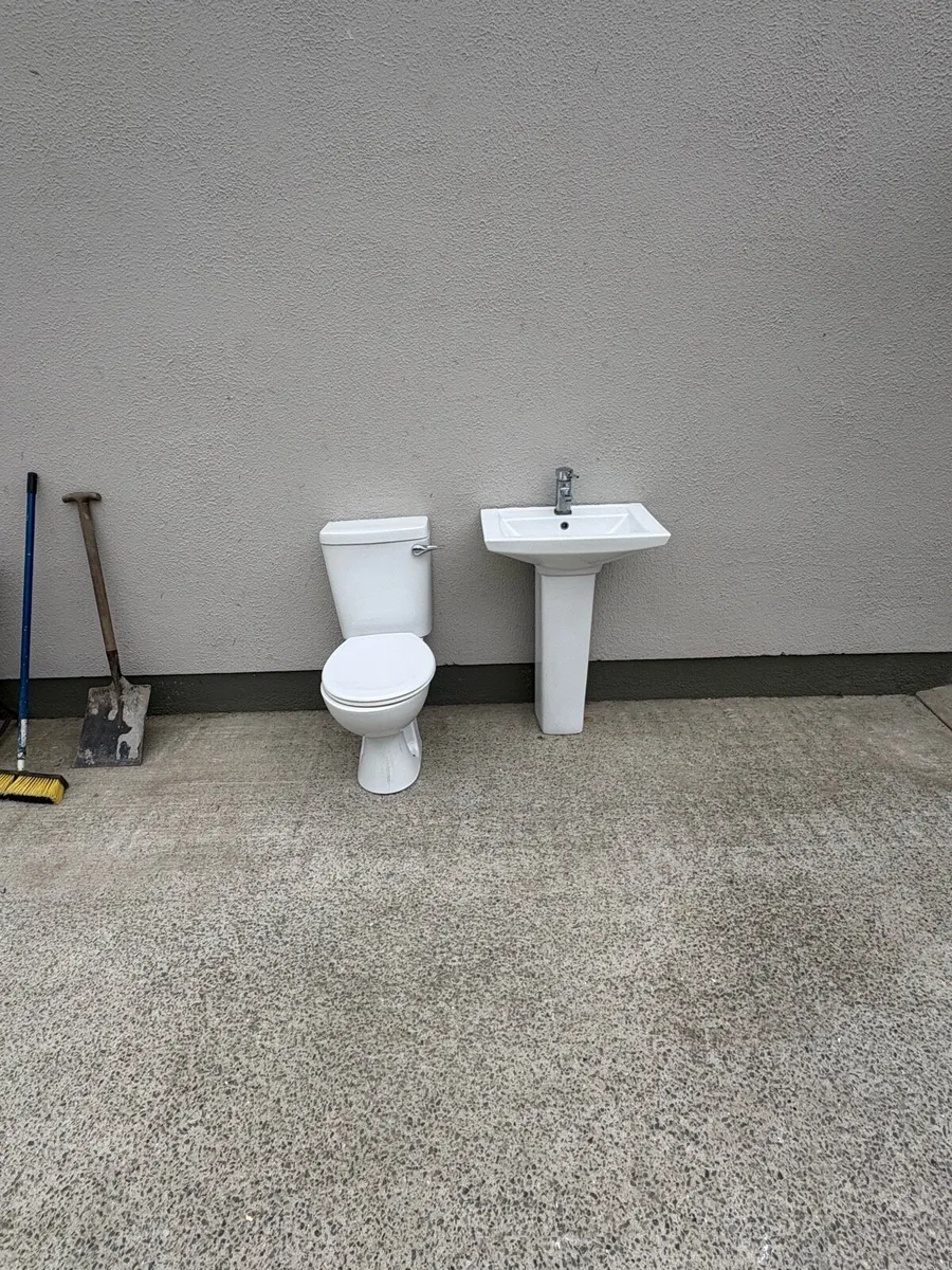 toilet and handbasin - Image 3