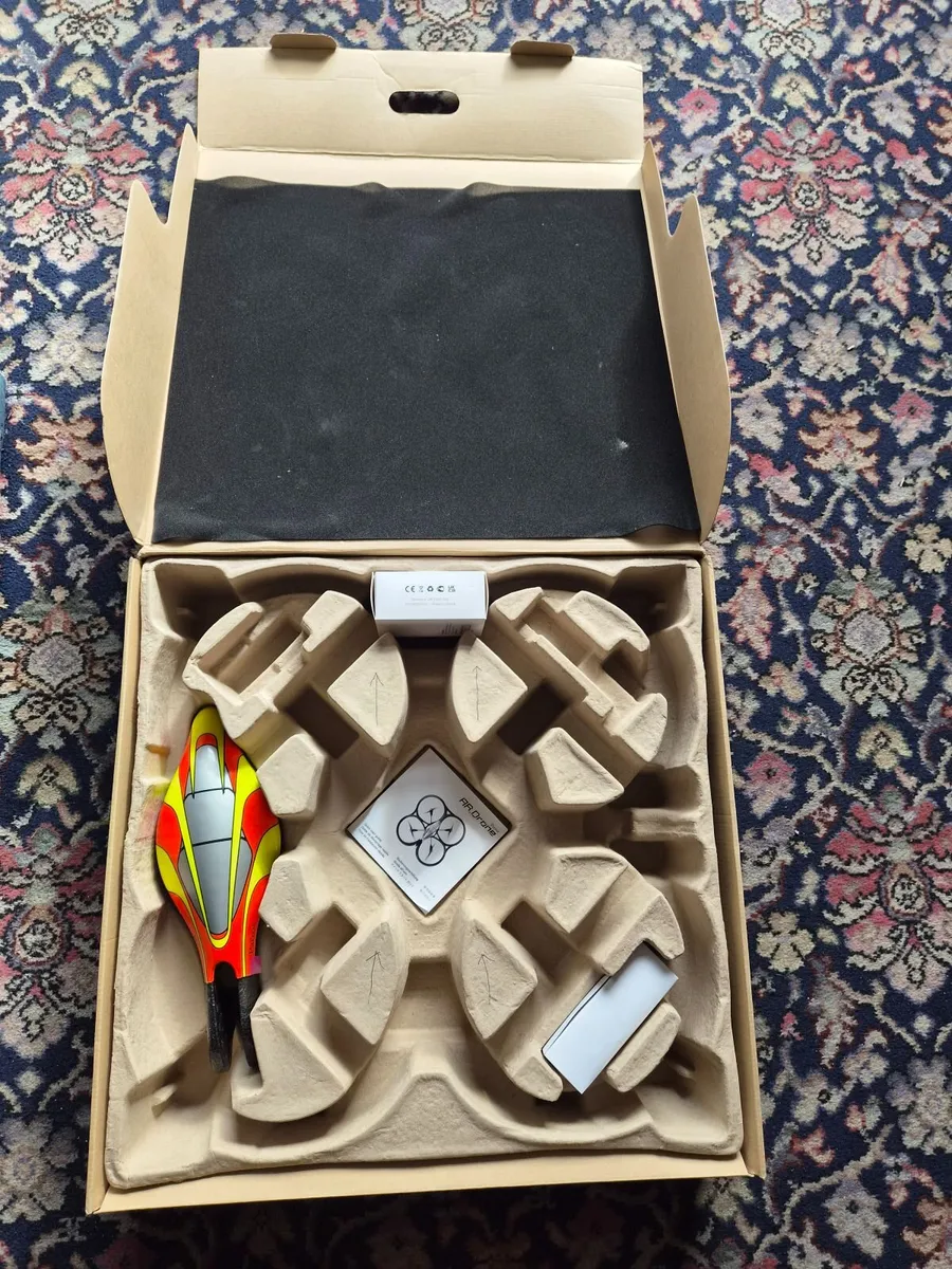 AR Parrot Drone like new complete in box - Image 4