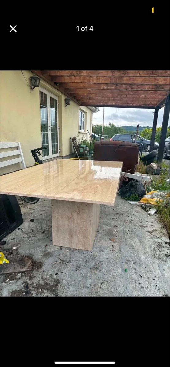 Crème marble dining table - Image 1