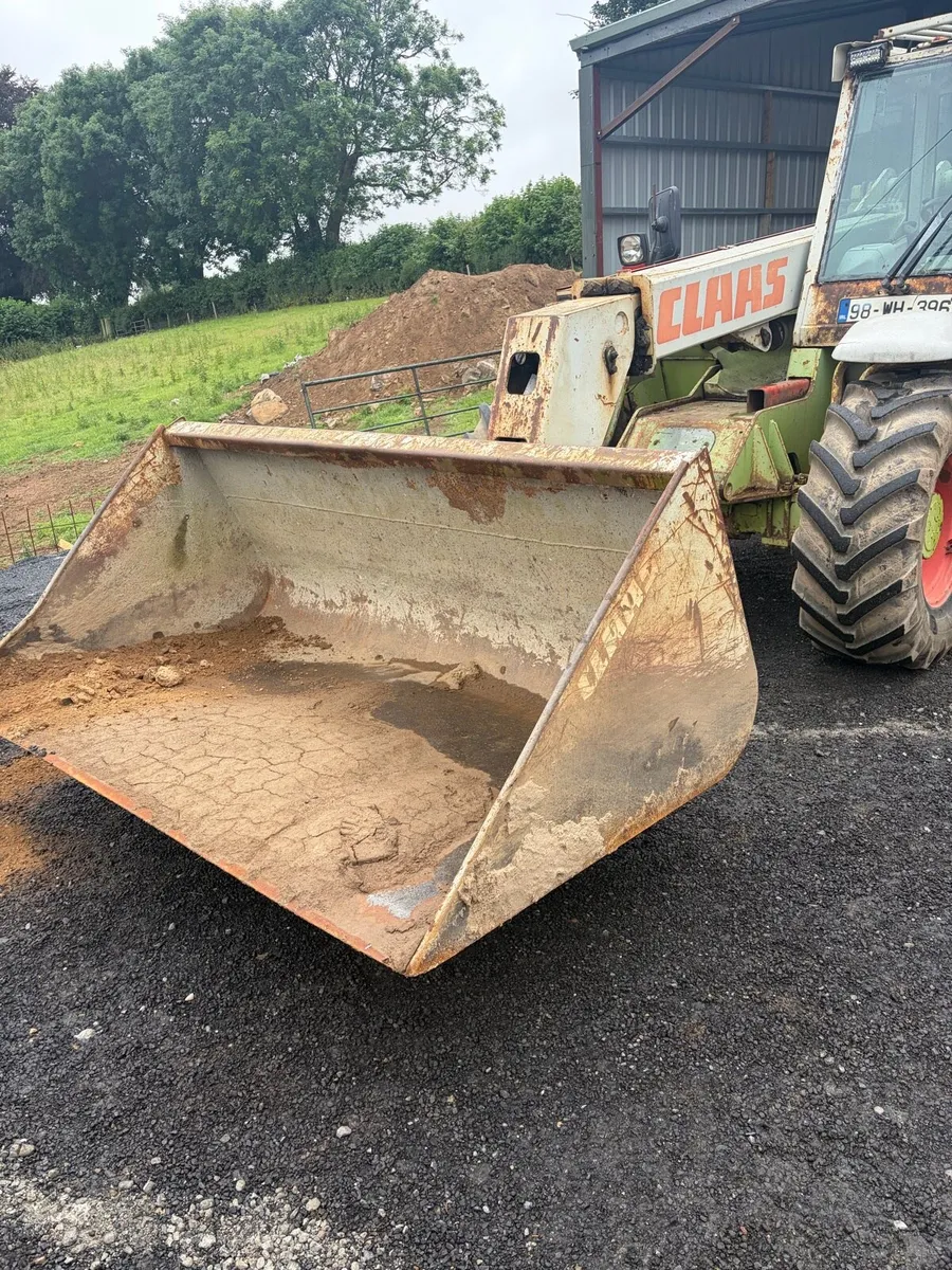 Headstock, bucket and pallet forks - Image 1