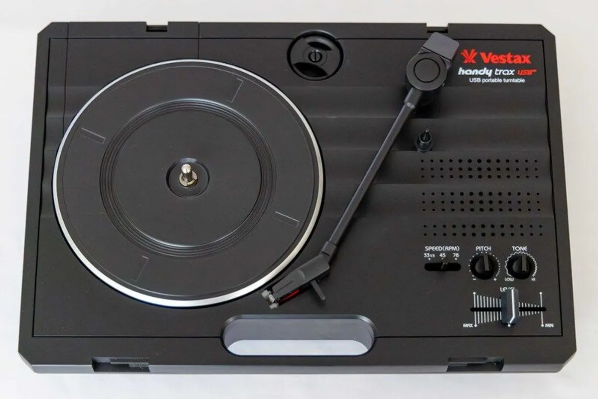 Vestax Handy Trax USB Portable Turntable (Black) - Image 1