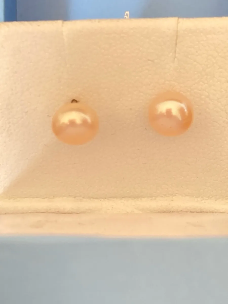 Sterling Silver pearl earrings pink hue - Image 2