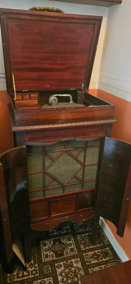 Cabinet old gramophone - Image 1