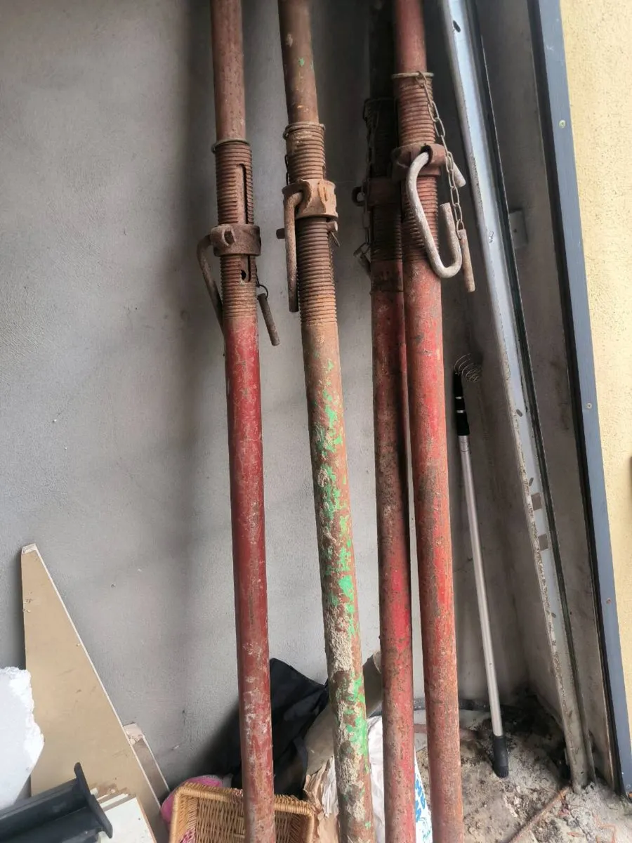 Acro props