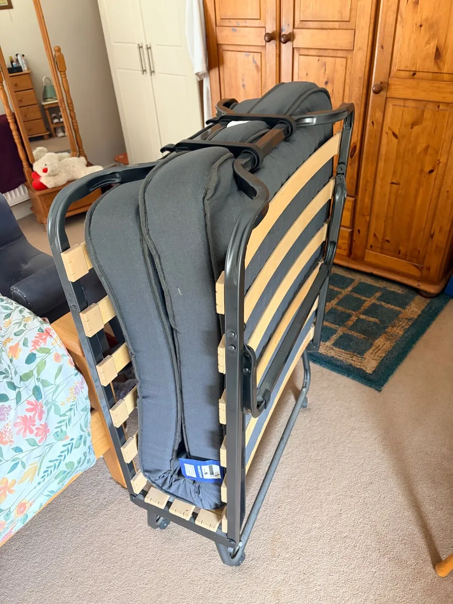 Fold up bed - Image 2