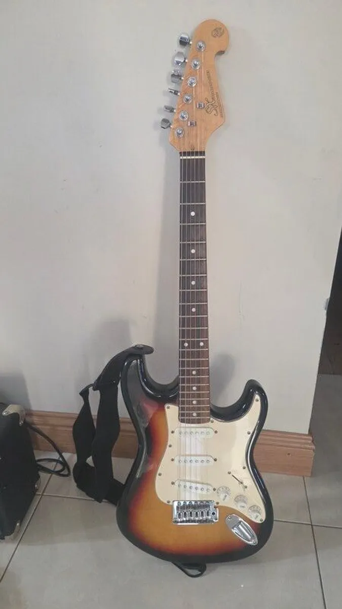 Electric Guitar 3/4 size - Image 2