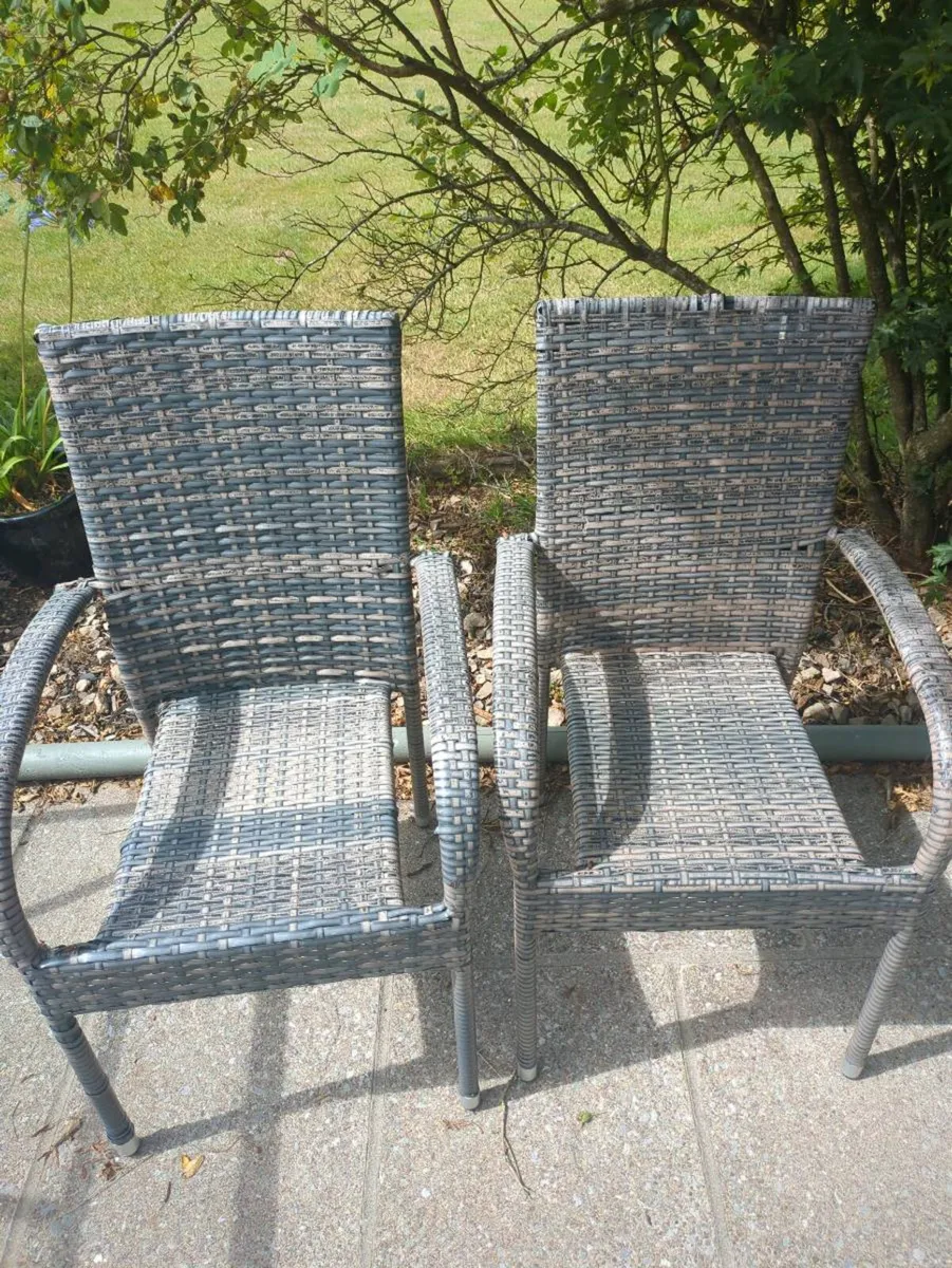 Rattan Table & 6 Chairs - Image 4