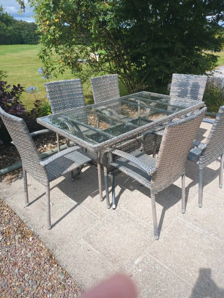 Rattan Table & 6 Chairs - Image 1